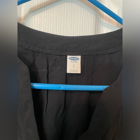 Old Navy Black Light Weight Sleeveless Top - Picture 3 of 4